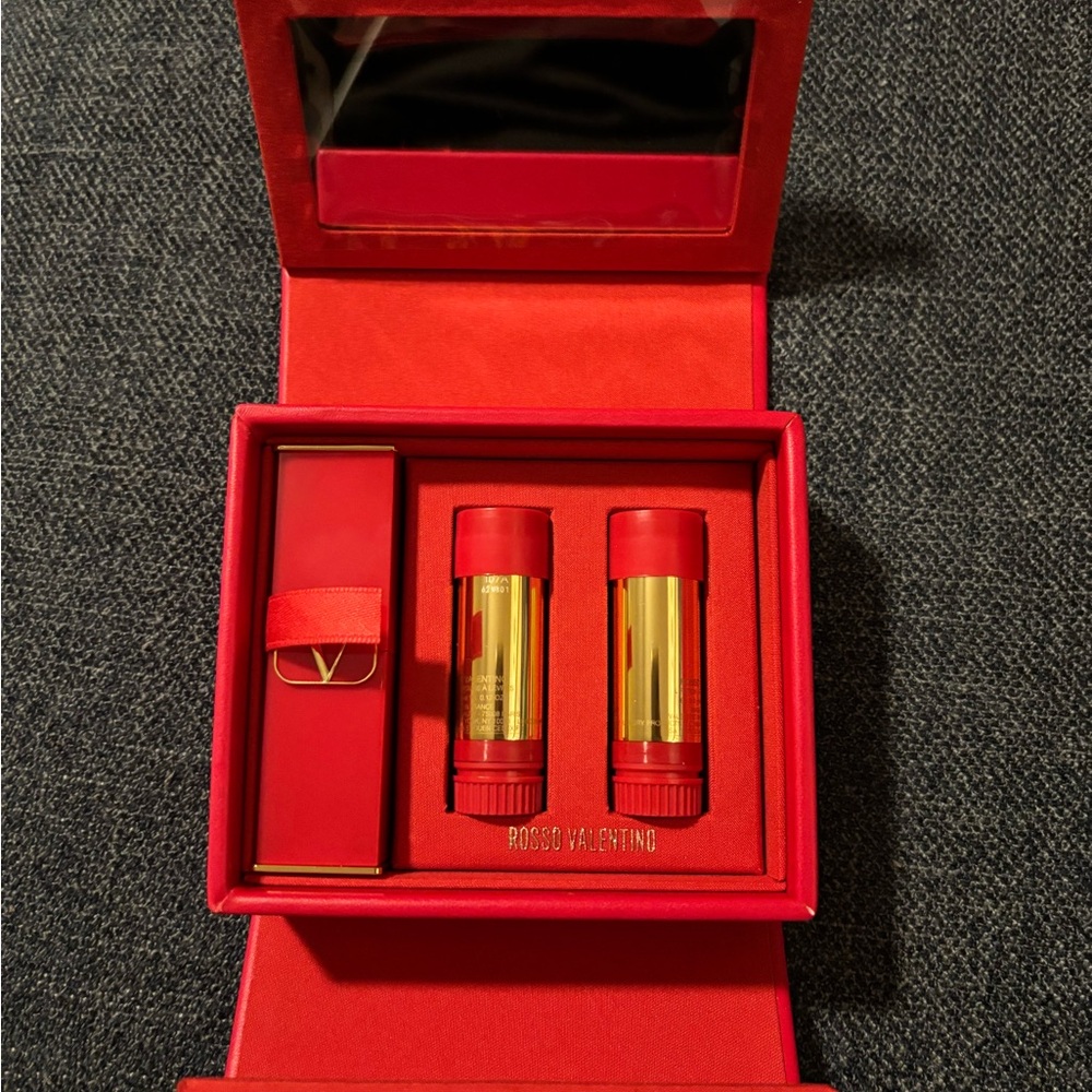 Valentino Couture 3-Piece Full Size Lipstick Set in Hard Mirror Case BNIB - Picture 7 of 15